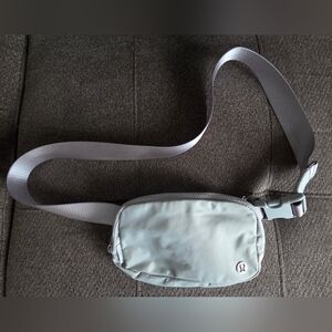 Lululemon Everywhere 1L Belt Bag